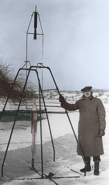 Illustration for article titled Why did they mock Robert Goddard's dream of space flight?